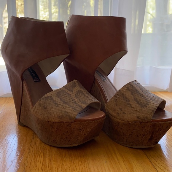 Steven by Steve Madden leather and faux snake skin open toe wedges. Size 7 - Picture 1 of 4